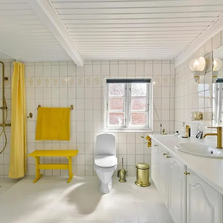 5 Bedroom Beautiful In Nordenbro Vesteregn