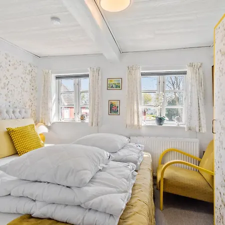 5 Bedroom Beautiful In Feriehus Nordenbro Vesteregn