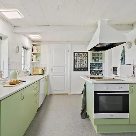5 Bedroom Beautiful In Feriehus Nordenbro Vesteregn