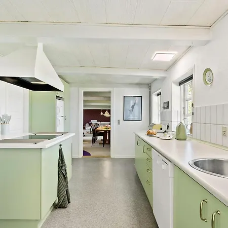 5 Bedroom Beautiful In Feriehus Nordenbro Vesteregn
