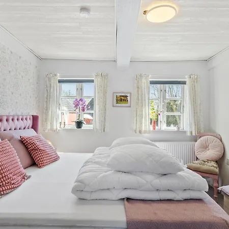 5 Bedroom Beautiful In *