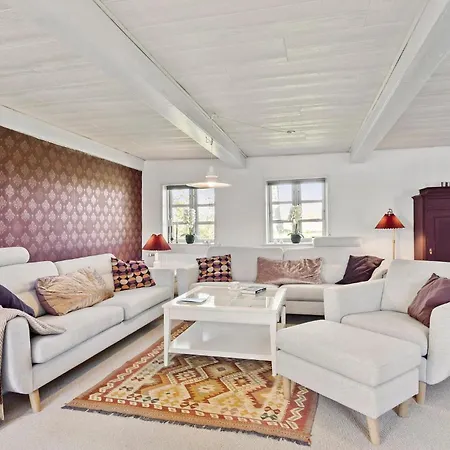 Casa de Férias 5 Bedroom Beautiful In Nordenbro Vesteregn