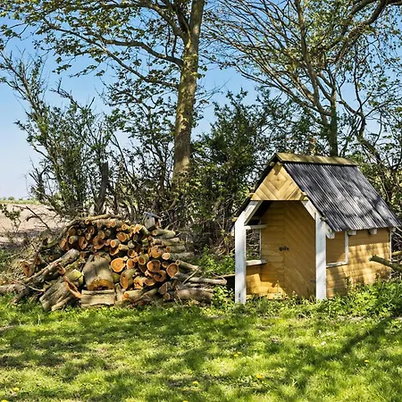 5 Bedroom Beautiful In Holiday home Humble